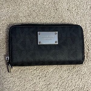 Black leather Michael Kors wallet